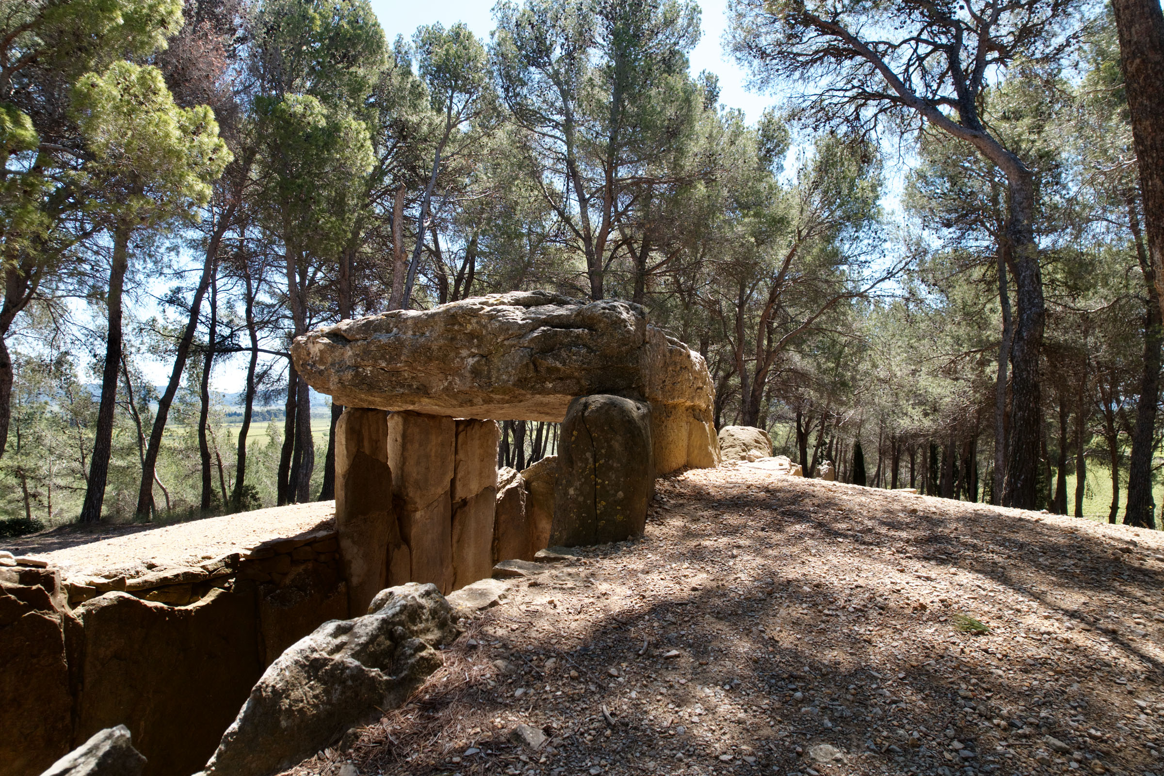 dolmen des fades table de pierre aude actually