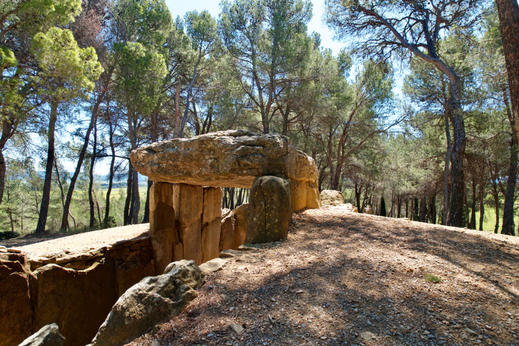 dolmen des fades archéologie aude actually