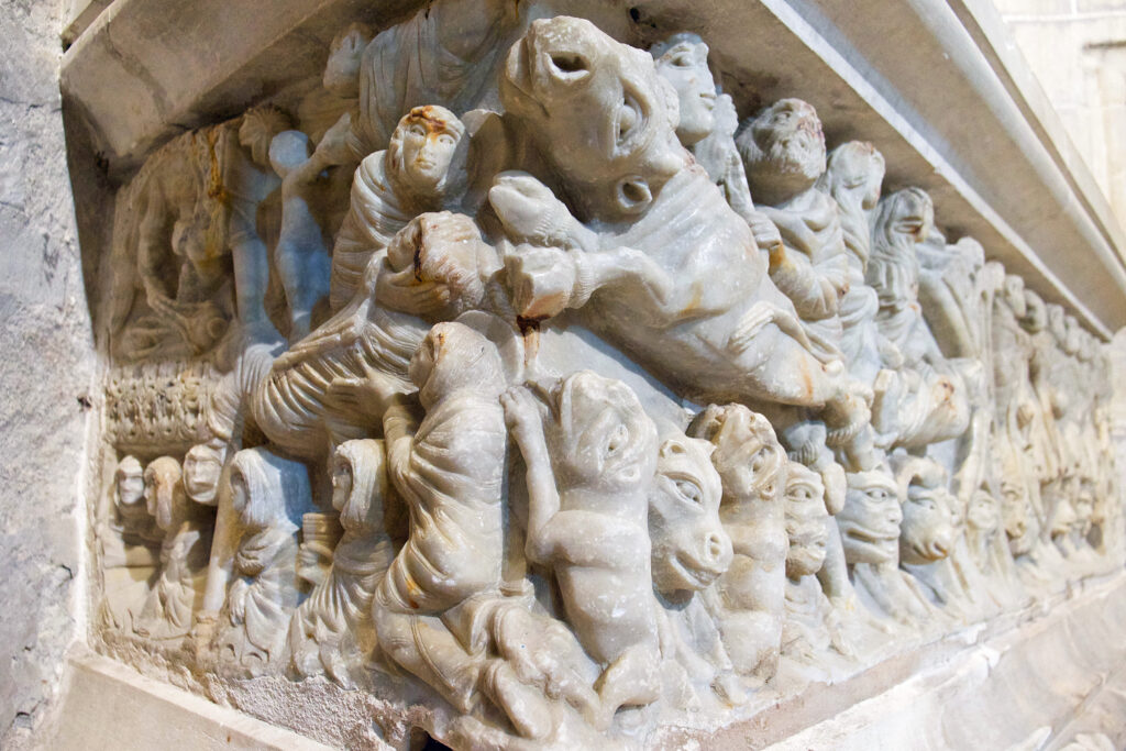 abbaye de saint-hilaire sarcophage maître autel cabestany aude actually