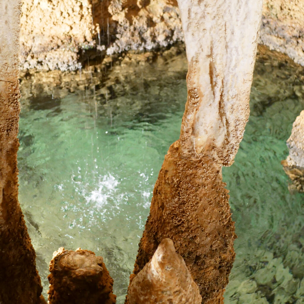 grotte de limousis salle lac vert