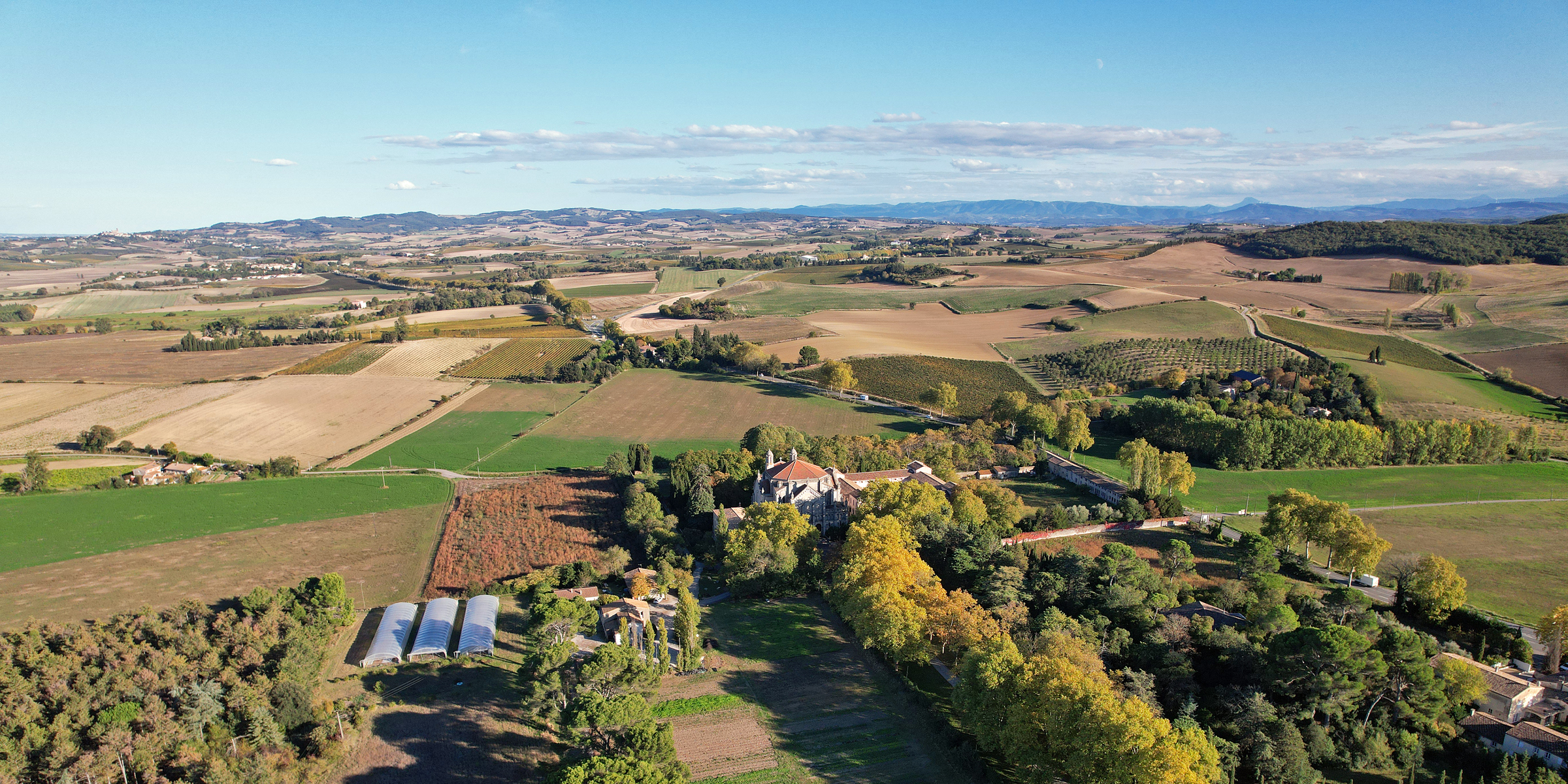 monastère de prouilhe panorama drone