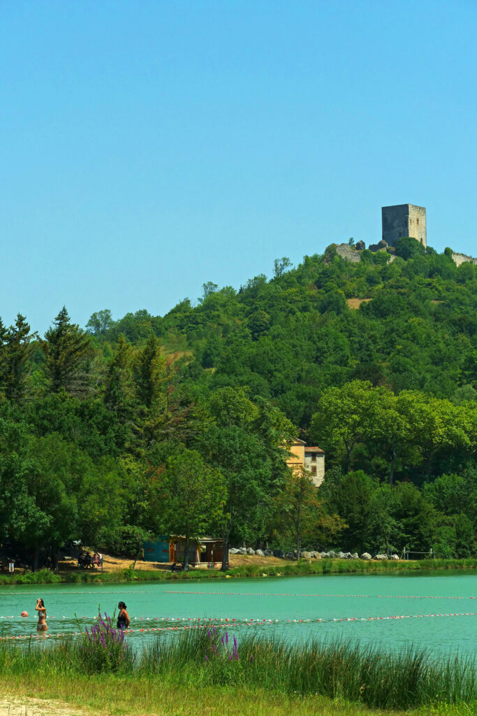 château de Puivert et lac aude actually