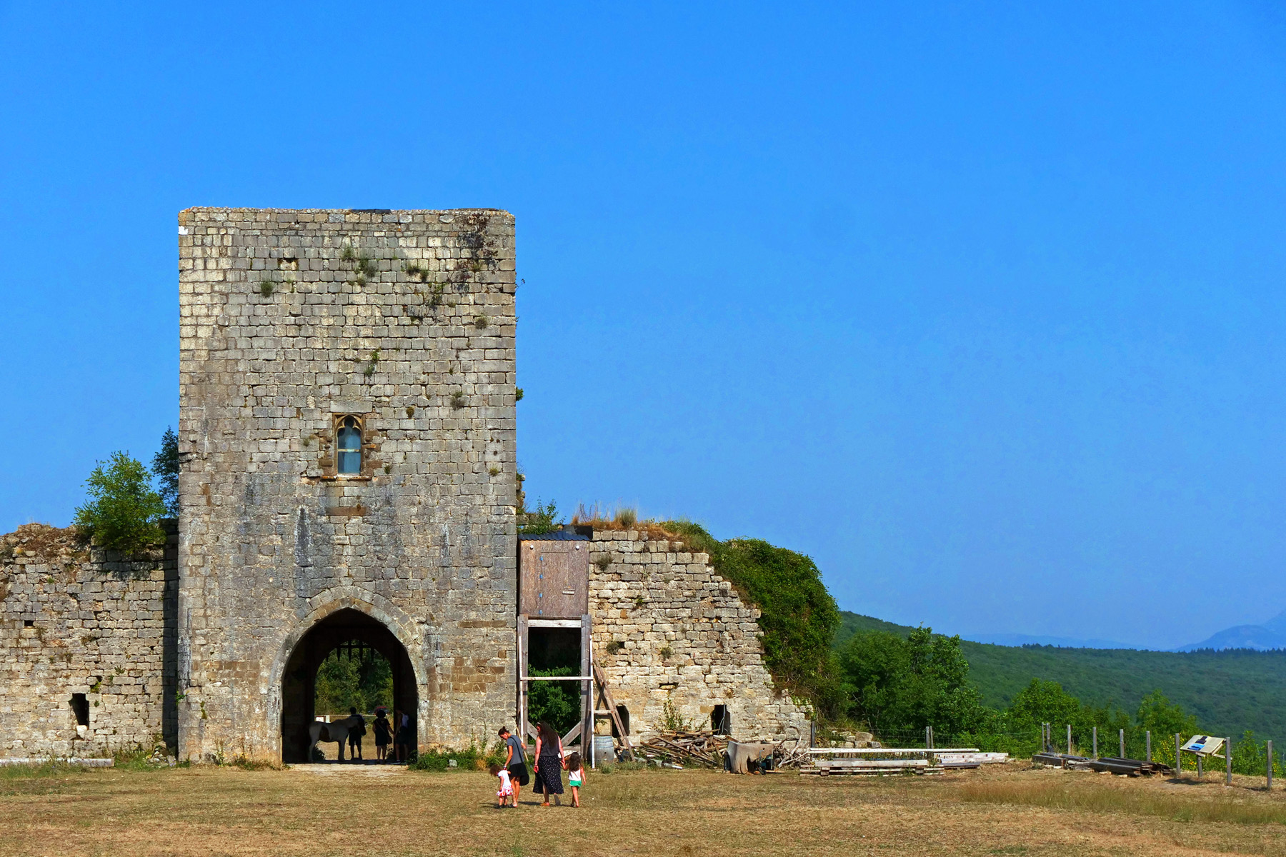 en famille château de puivert aude actually